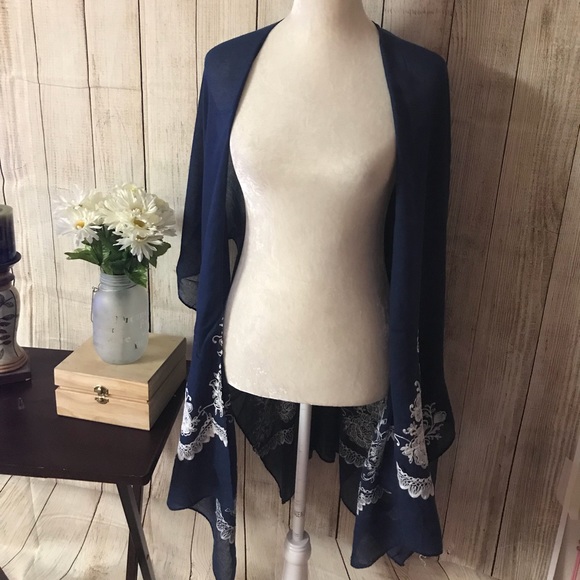 πHPπ Just 1 LEFT! Fall Floral Embroidered Shrug. - Picture 4 of 6